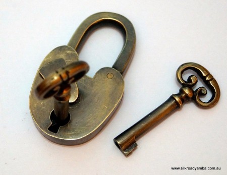 Padlock Vintage stye antique look solid heavy brass aged key lock works long neck 2"