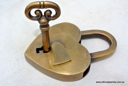 3.1/2" Vintage style antique "HEART LOVE " shape wedding Padlock solid brass 2 keys heavy lock works