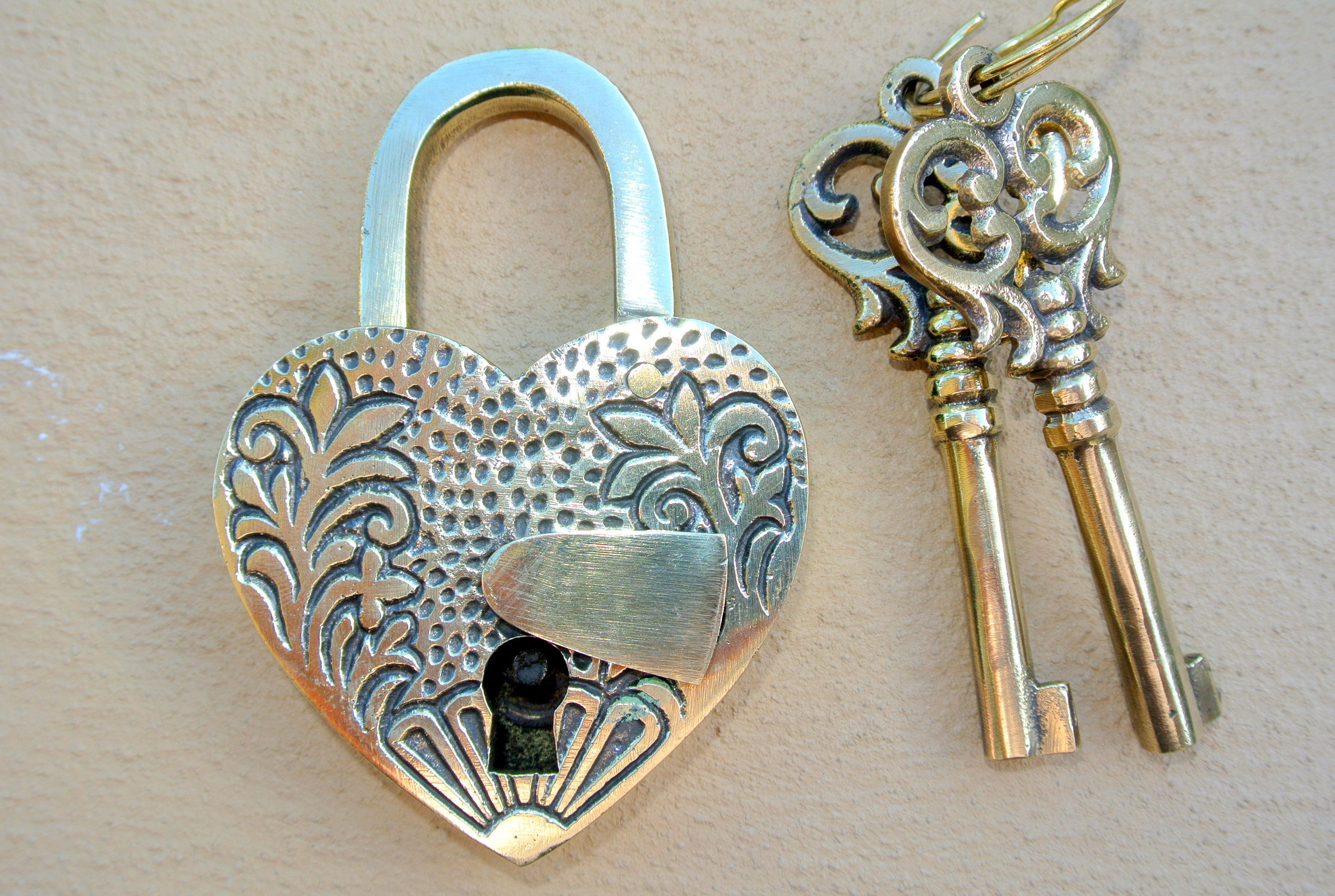 Embossed 3 Vintage Style Antique Heart Love Padlock Shape Solid