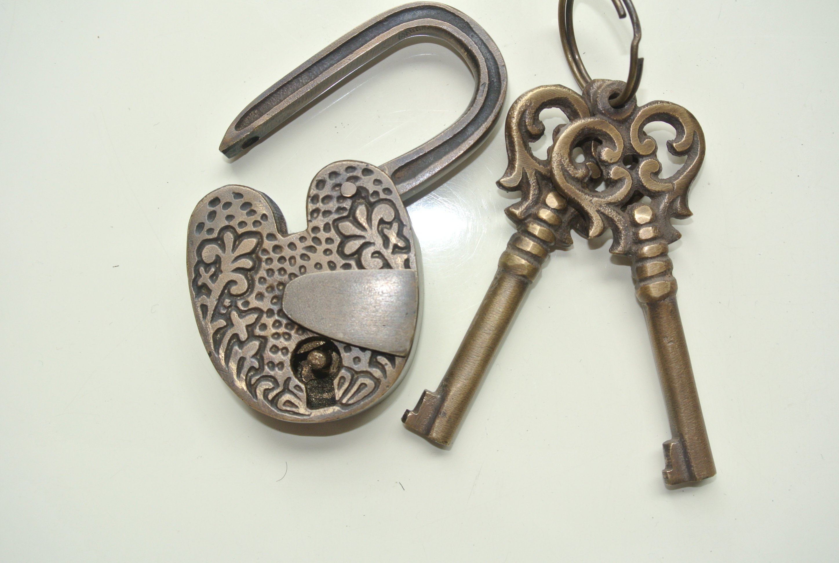 Details about   Large 4" PADLOCK Vintage stye old antique Solid Brass with 2 Skeleton Keys #L5 