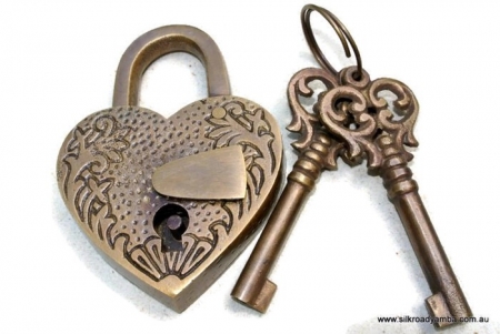 stunning EMBOSSED 3" Vintage style antique "HEART LOVE PADLOCK " shape solid brass 2 keys heavy lock works polished